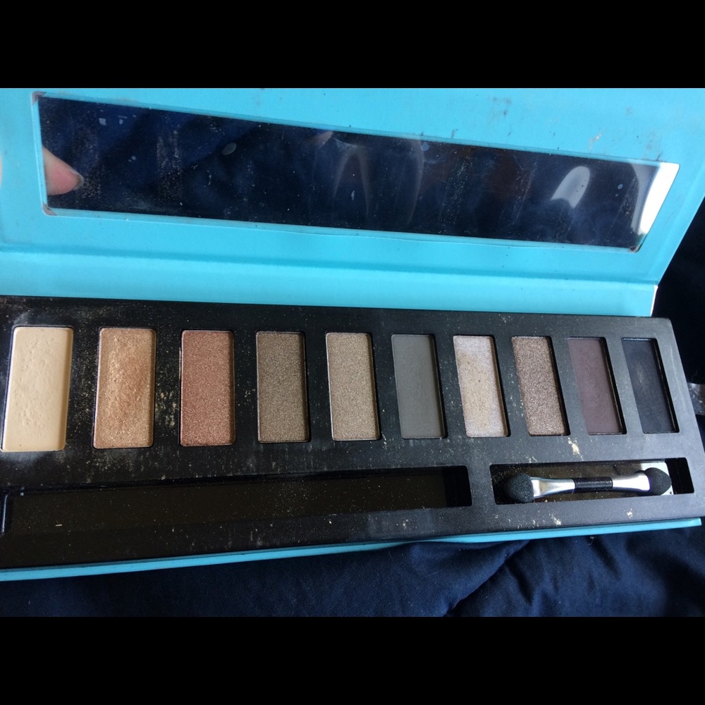 Makeup - Picture 2 of 2